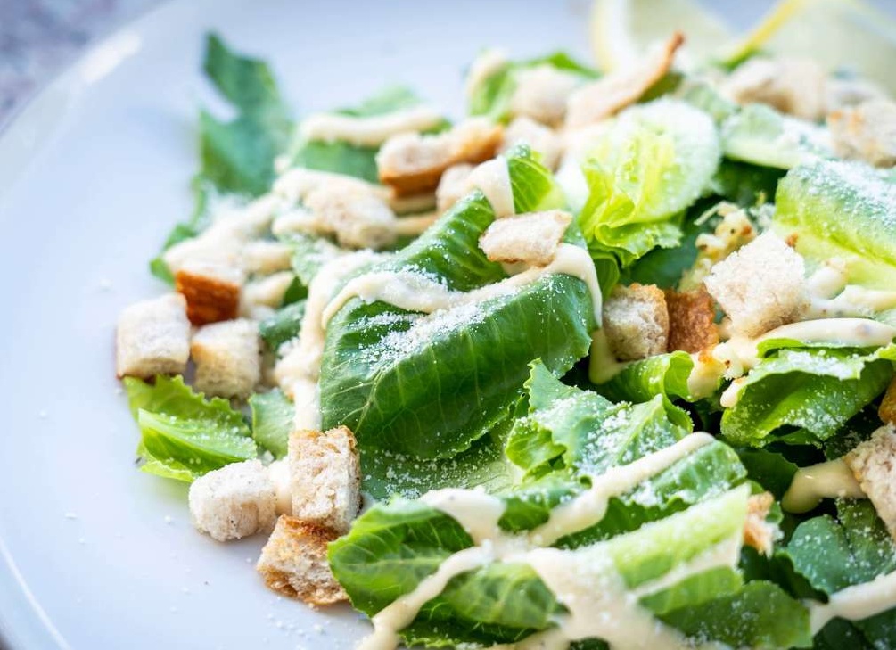 3 новогодних салата, которые испортят фигуру за пару дней